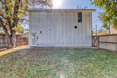 136 W Oak Street Uvalde TX 78801