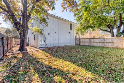 136 W Oak Street Uvalde TX 78801
