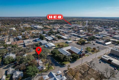 136 W Oak Street Uvalde TX 78801