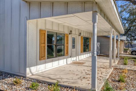 136 W Oak Street Uvalde TX 78801