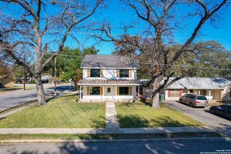136 W Oak Street Uvalde TX 78801