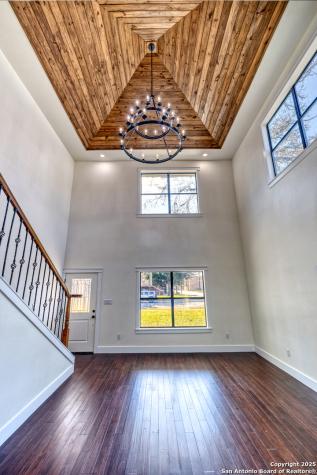 136 W Oak Street Uvalde TX 78801