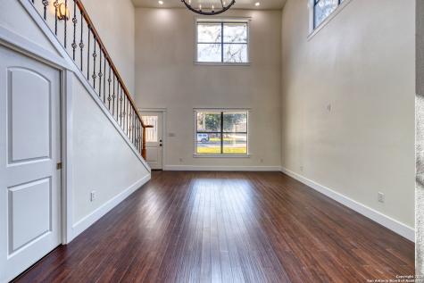 136 W Oak Street Uvalde TX 78801