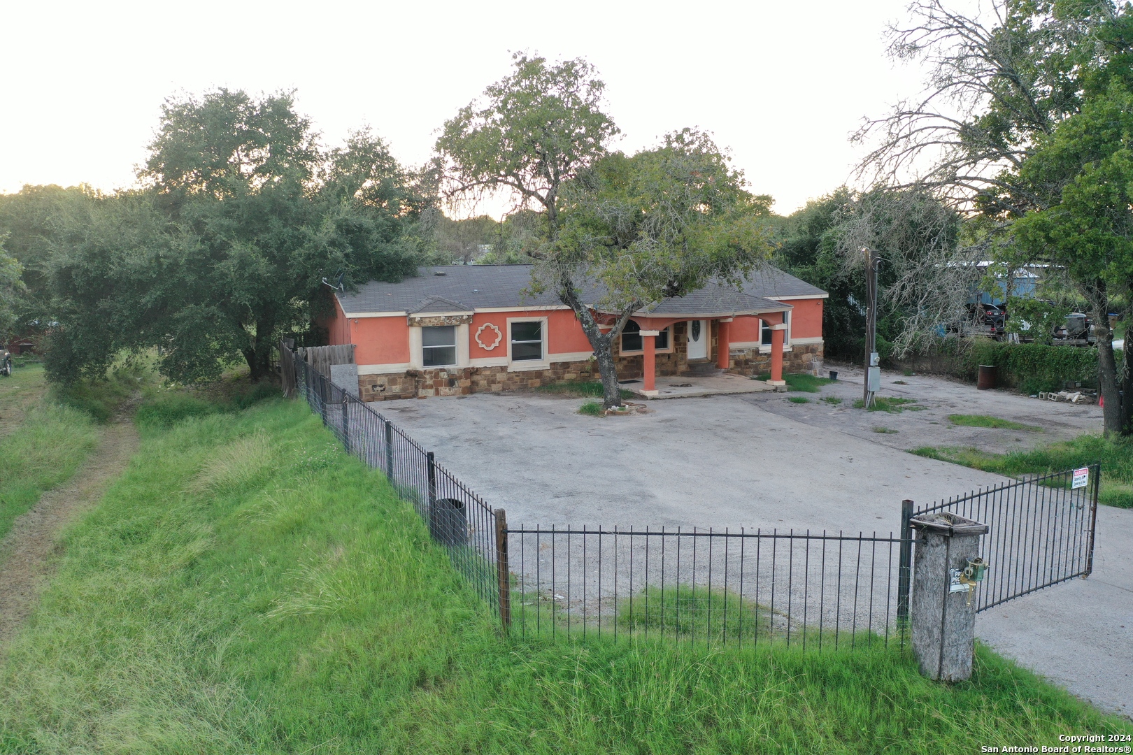 22827 Hickory Shadow Elmendorf TX 78112