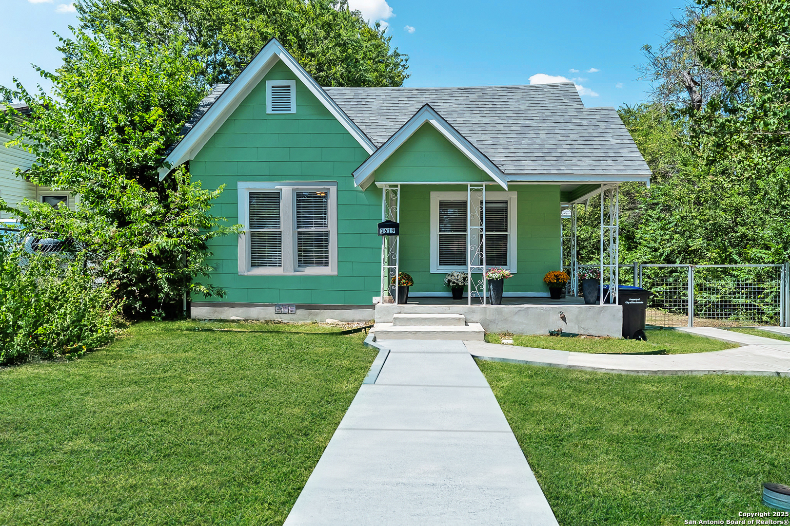 1619 W Ridgewood Court San Antonio TX 78201