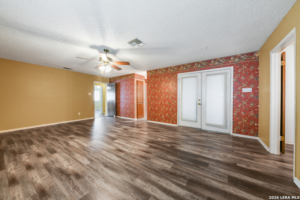1033 E Live Oak Schertz TX 78154