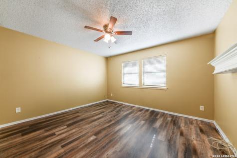 1033 E Live Oak Schertz TX 78154