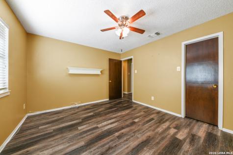 1033 E Live Oak Schertz TX 78154