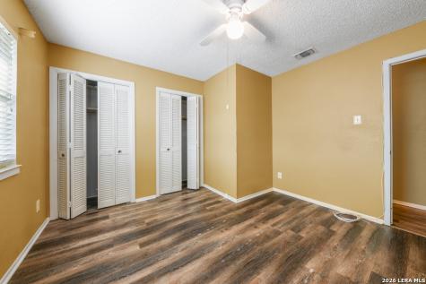 1033 E Live Oak Schertz TX 78154