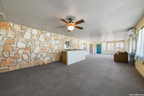 1033 E Live Oak Schertz TX 78154