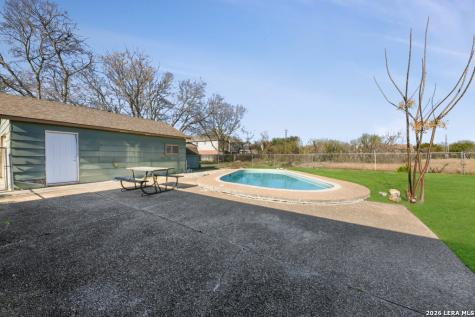 1033 E Live Oak Schertz TX 78154