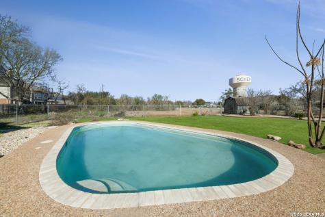 1033 E Live Oak Schertz TX 78154
