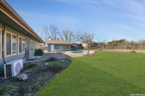 1033 E Live Oak Schertz TX 78154