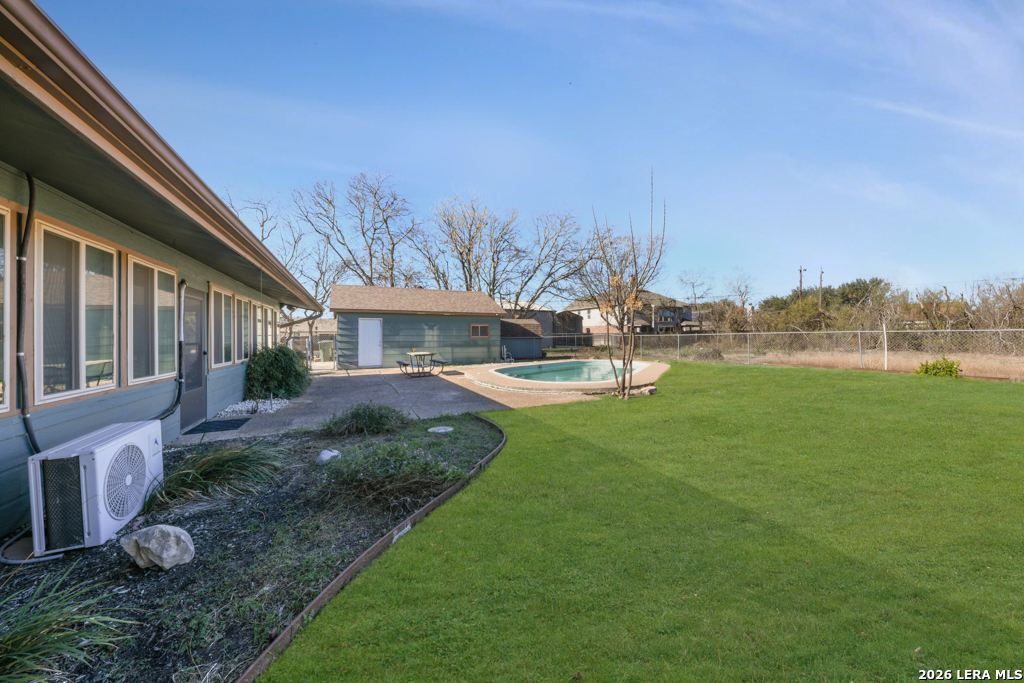 1033 E Live Oak Schertz TX 78154