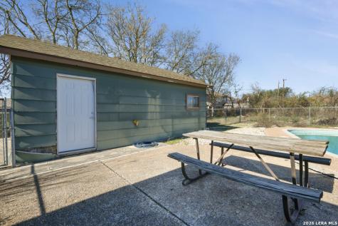 1033 E Live Oak Schertz TX 78154