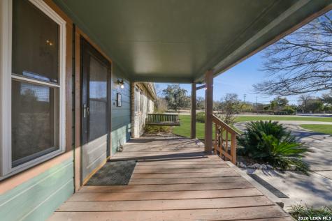 1033 E Live Oak Schertz TX 78154