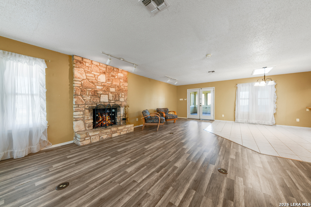 1033 E Live Oak Schertz TX 78154