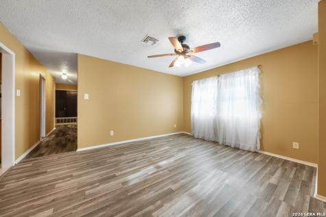 1033 E Live Oak Schertz TX 78154
