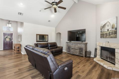 108 Abrego Ridge Floresville TX 78114