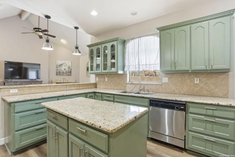 108 Abrego Ridge Floresville TX 78114