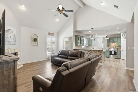 108 Abrego Ridge Floresville TX 78114