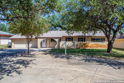 912 N Bryant Street Pleasanton TX 78064