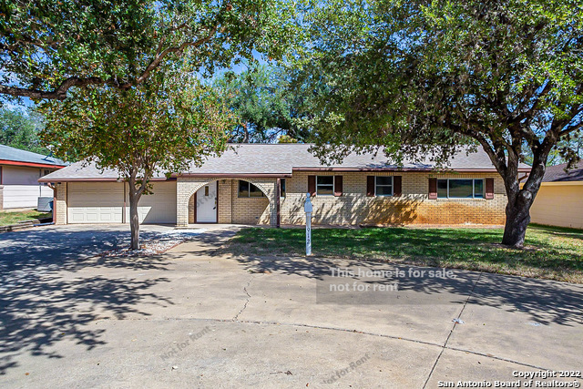 912 N Bryant Street Pleasanton TX 78064