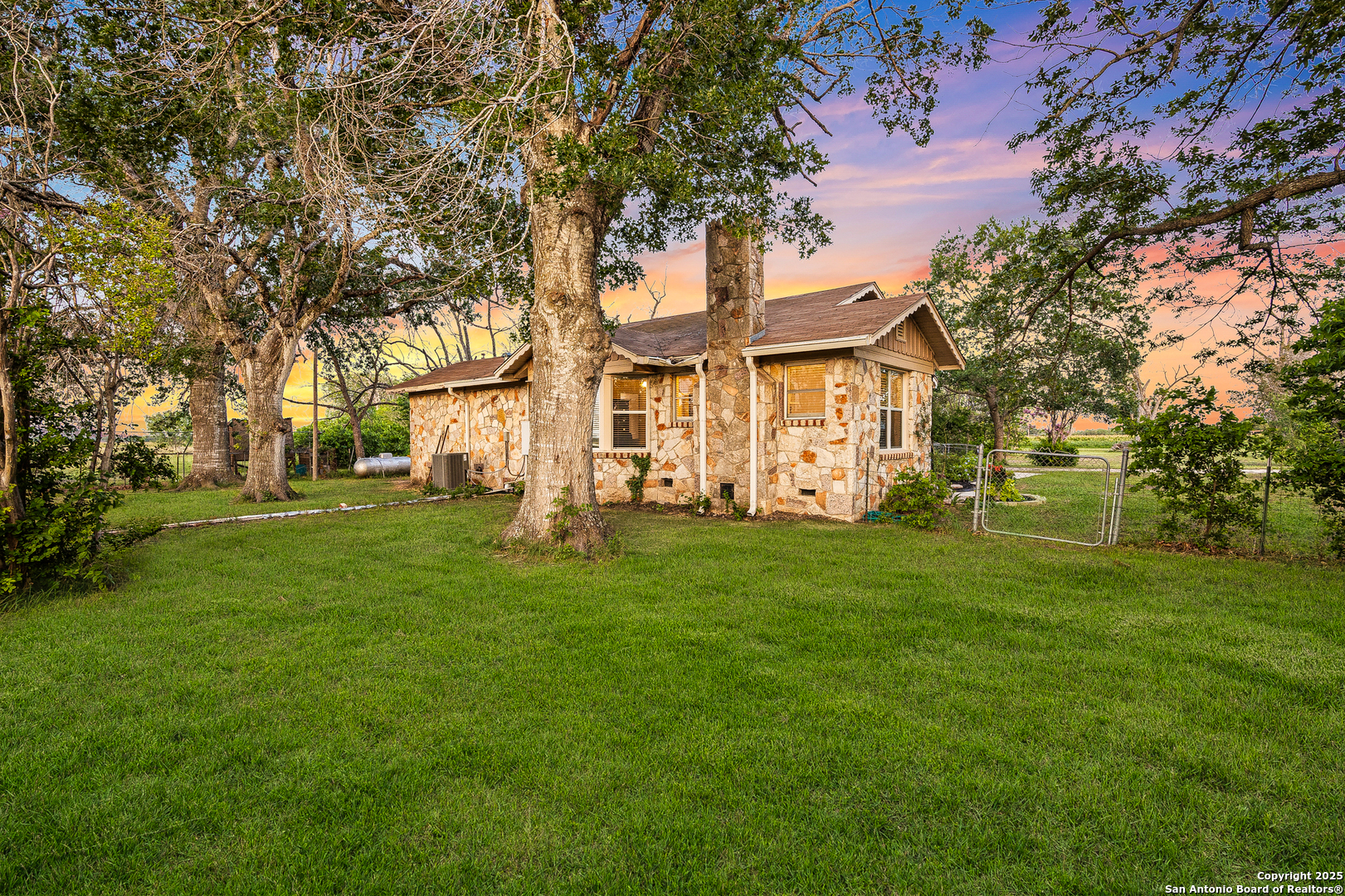 2803 Haeckerville Cibolo TX 78108