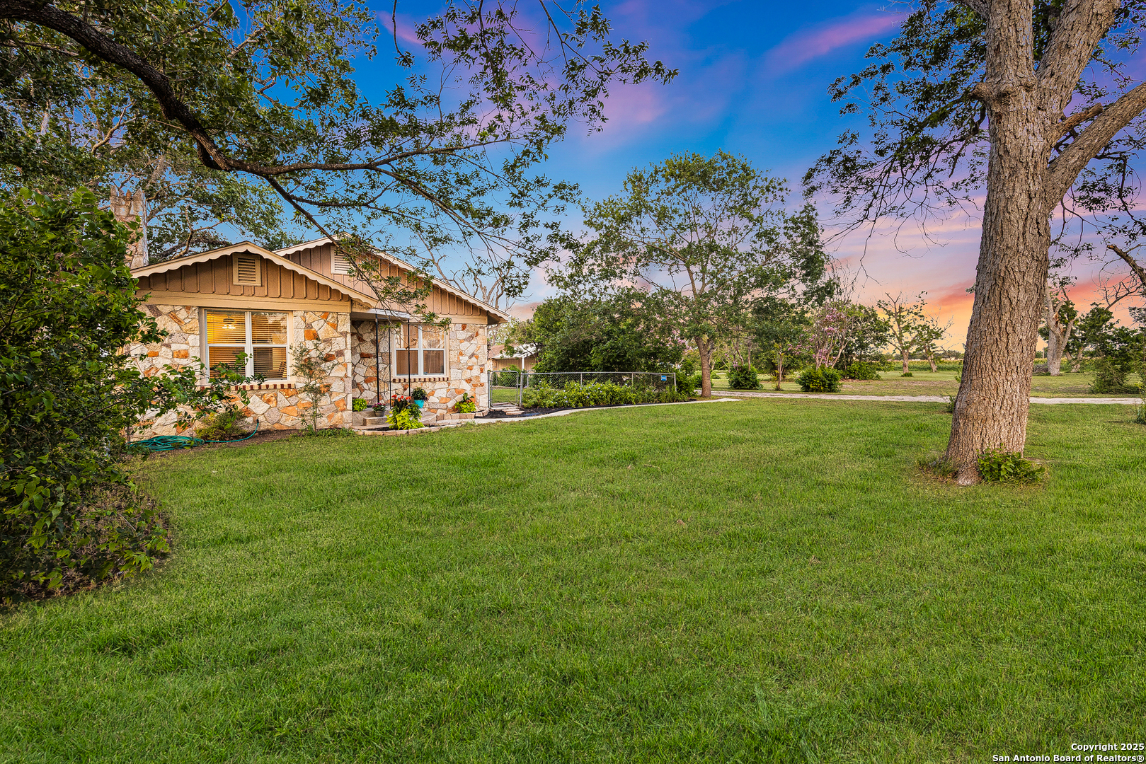 2803 Haeckerville Cibolo TX 78108