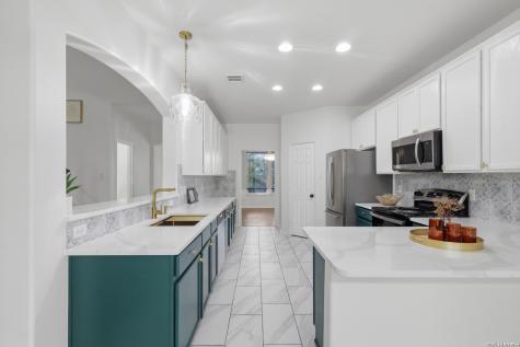 8819 Ash Meadow Universal City TX 78148