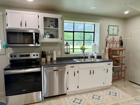 1391 Highway 39 Ingram TX 78025