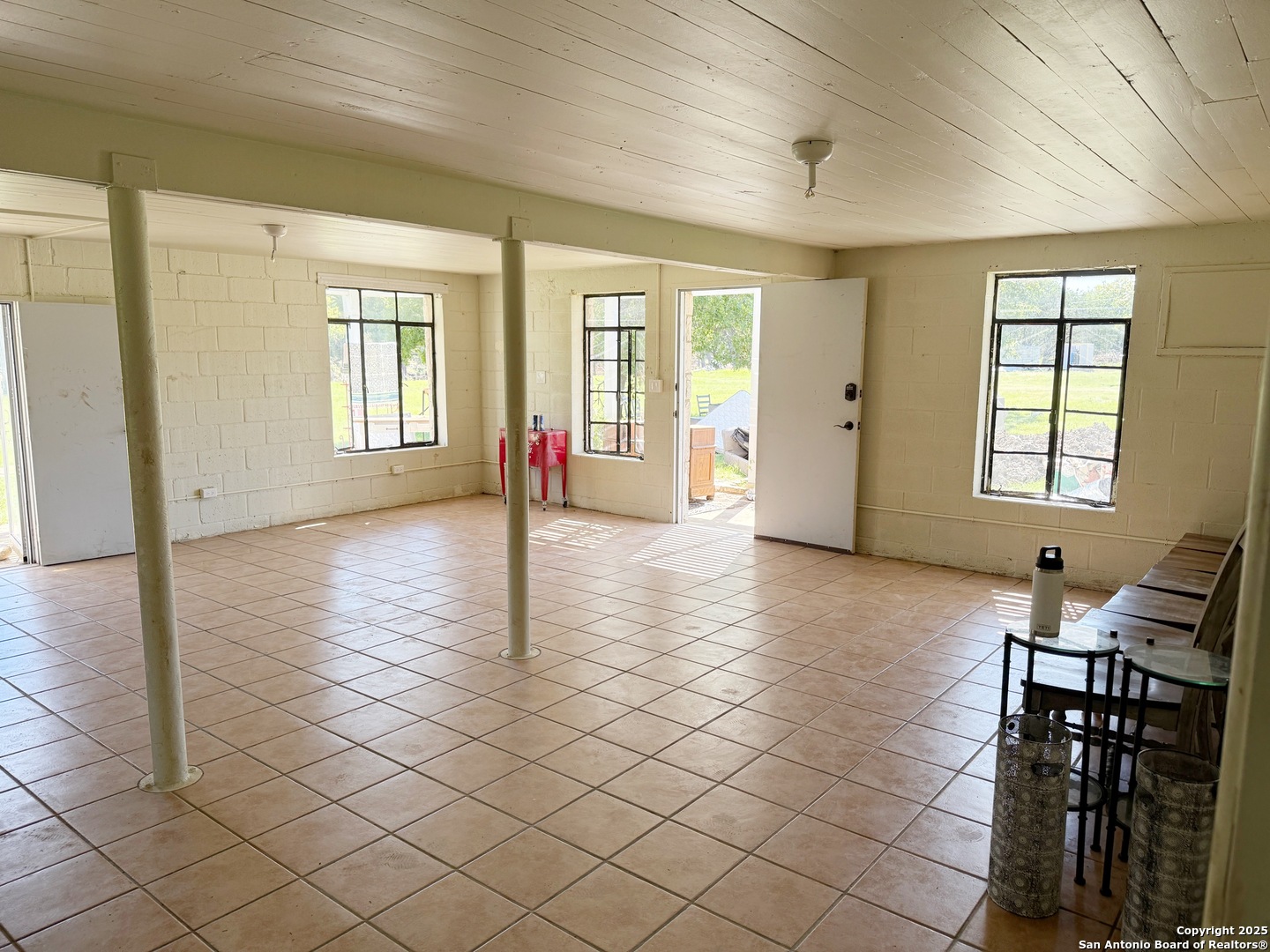 1391 Highway 39 Ingram TX 78025