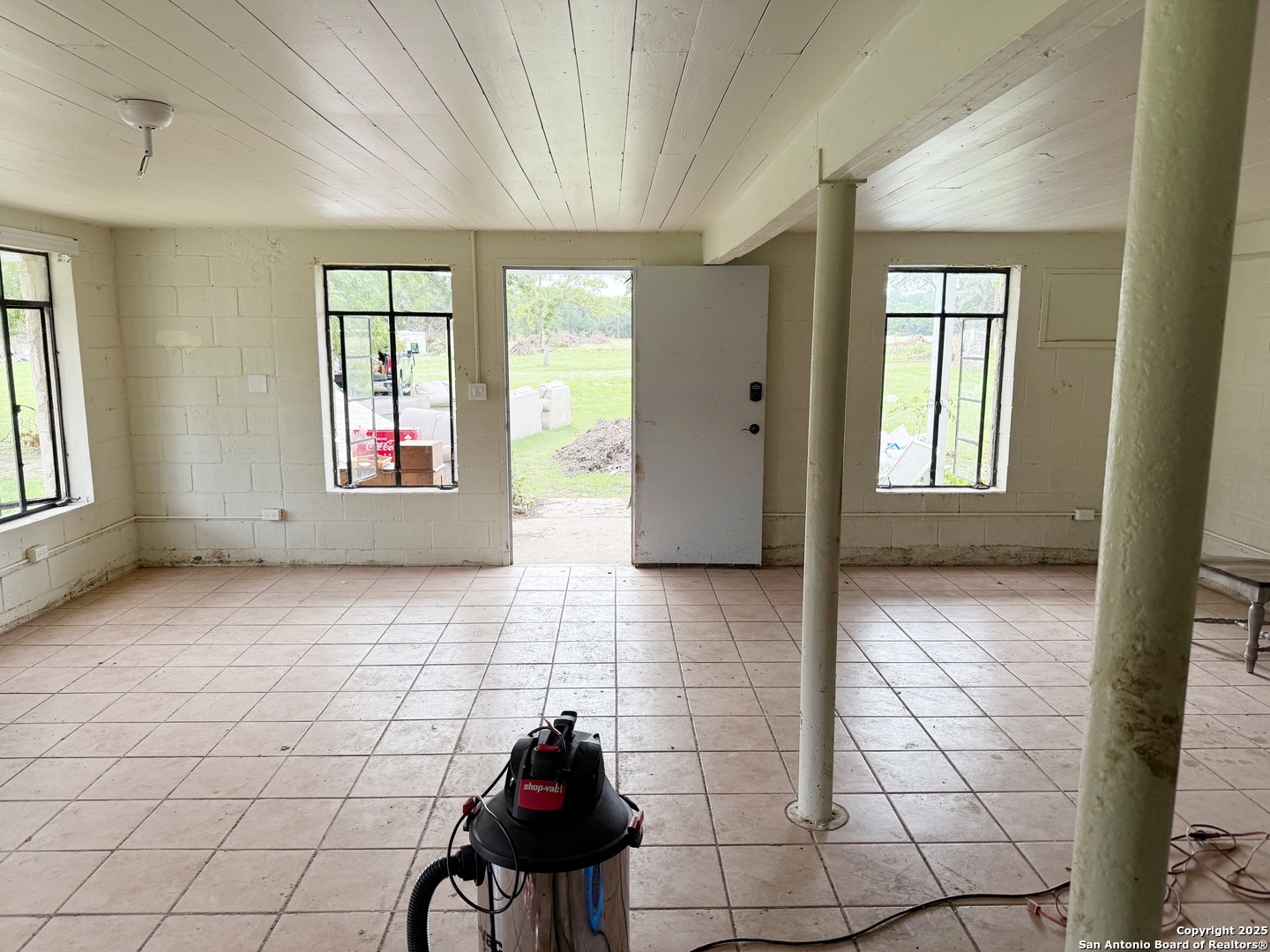1391 Highway 39 Ingram TX 78025