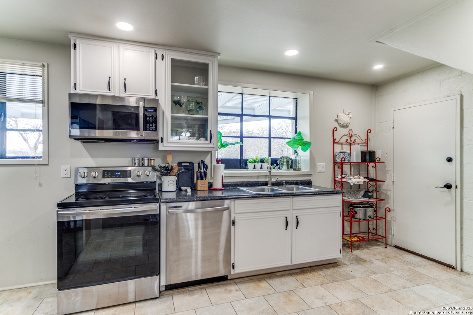 1391 Highway 39 Ingram TX 78025