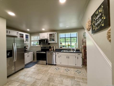 1391 Highway 39 Ingram TX 78025