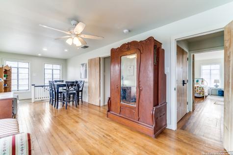 1391 Highway 39 Ingram TX 78025