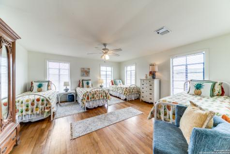 1391 Highway 39 Ingram TX 78025