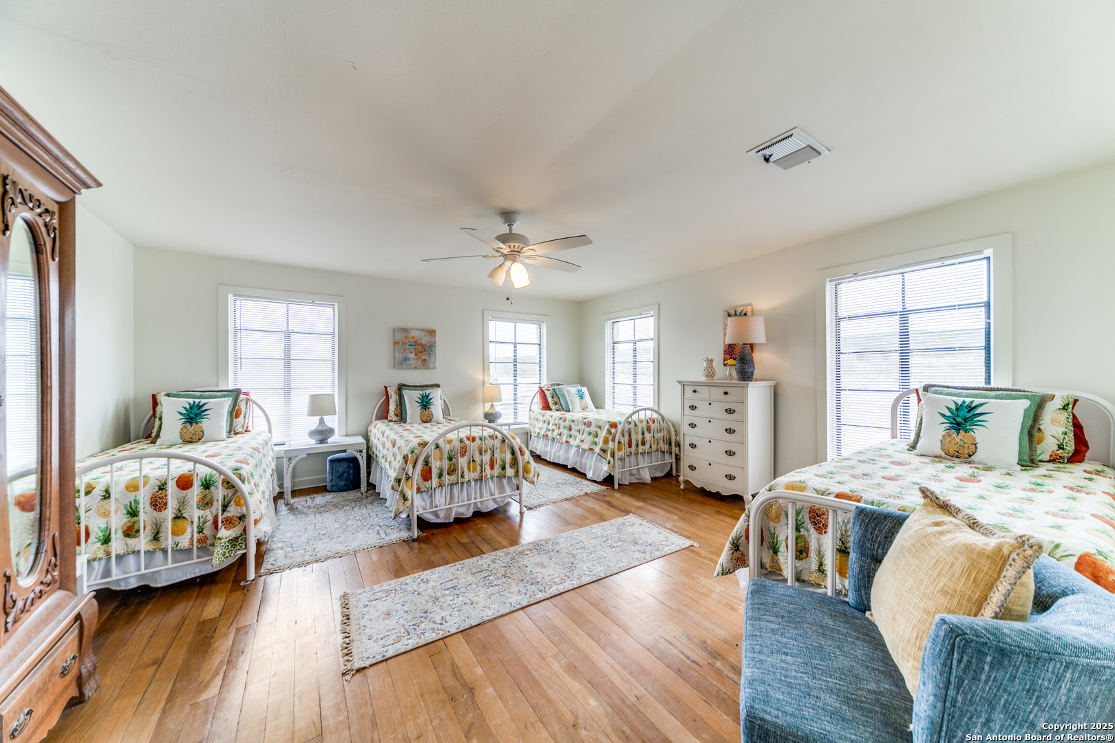 1391 Highway 39 Ingram TX 78025