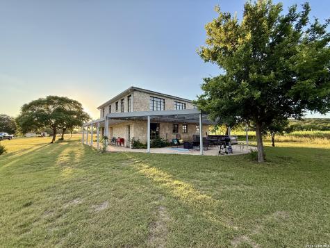 1391 Highway 39 Ingram TX 78025
