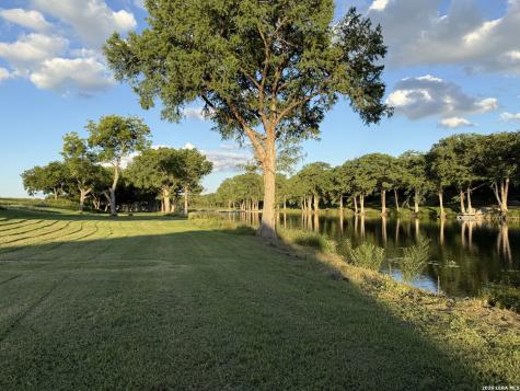 1391 Highway 39 Ingram TX 78025