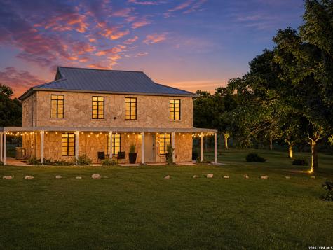 1391 Highway 39 Ingram TX 78025