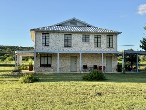 1391 Highway 39 Ingram TX 78025