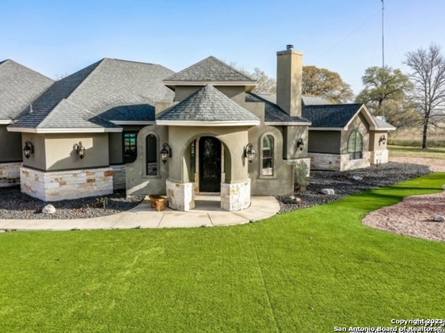 116 N Abrego Crossing Floresville TX 78114