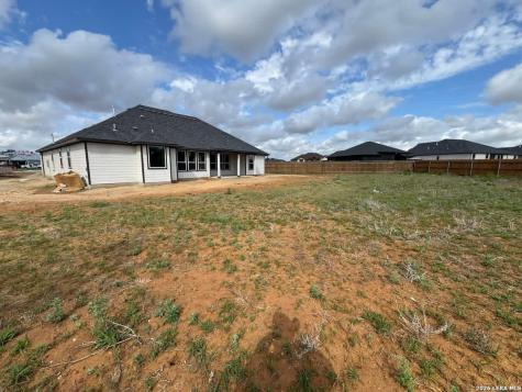 1586 Vista View Drive Pleasanton TX 78064