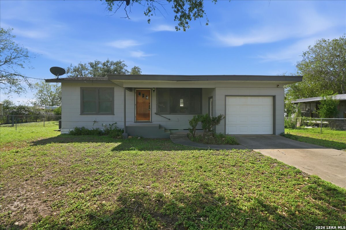 112 Charles Street George West TX 78022