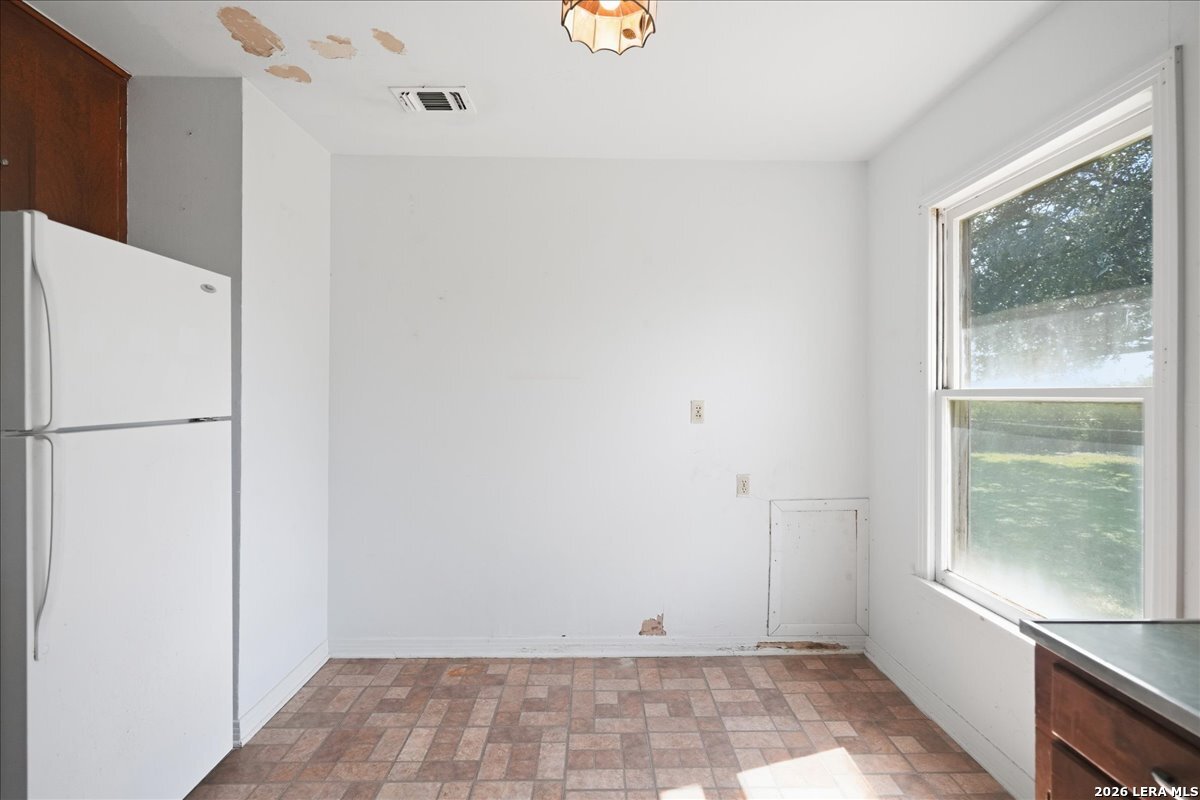 112 Charles Street George West TX 78022