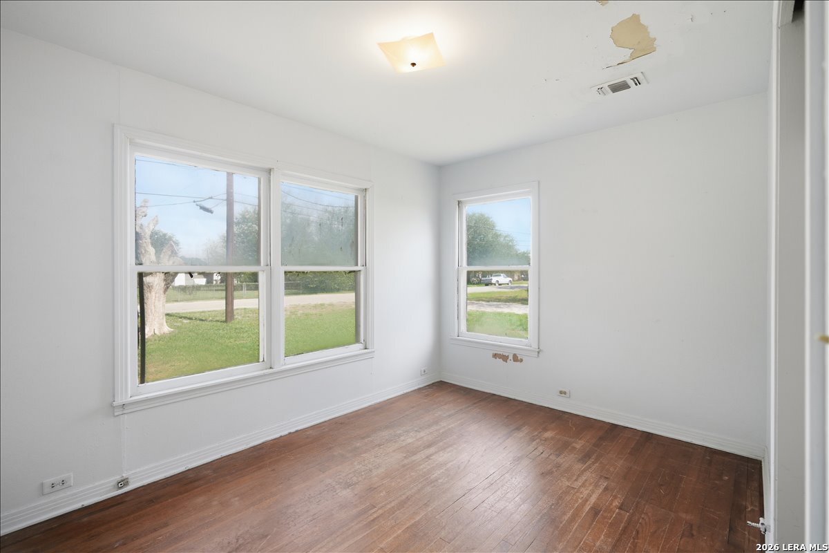 112 Charles Street George West TX 78022