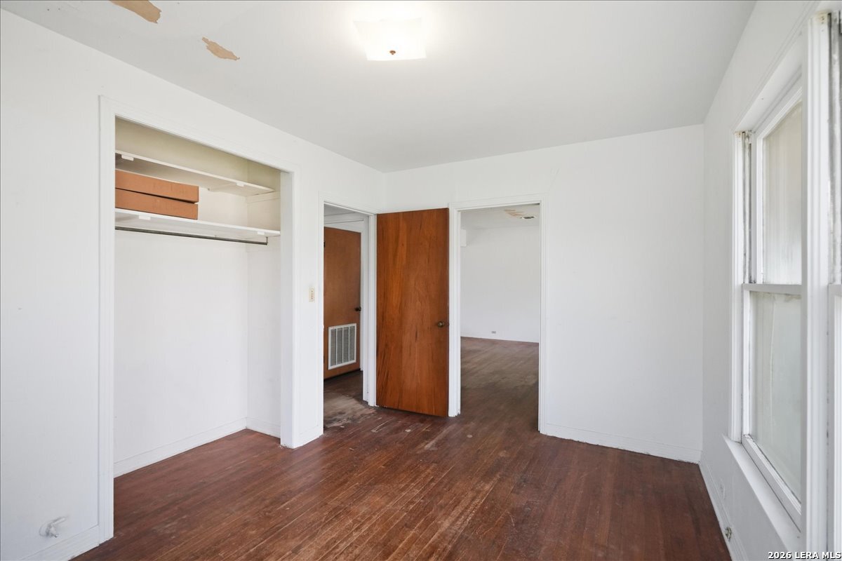 112 Charles Street George West TX 78022