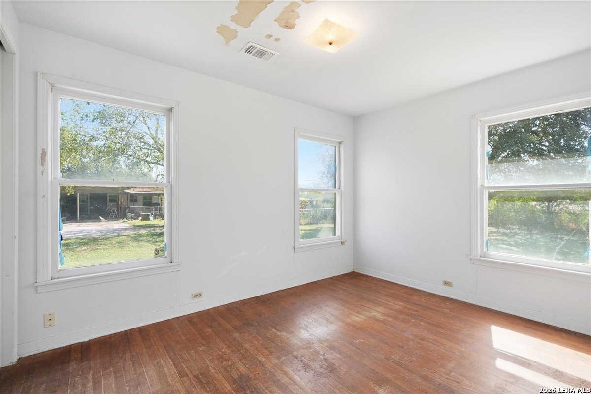 112 Charles Street George West TX 78022