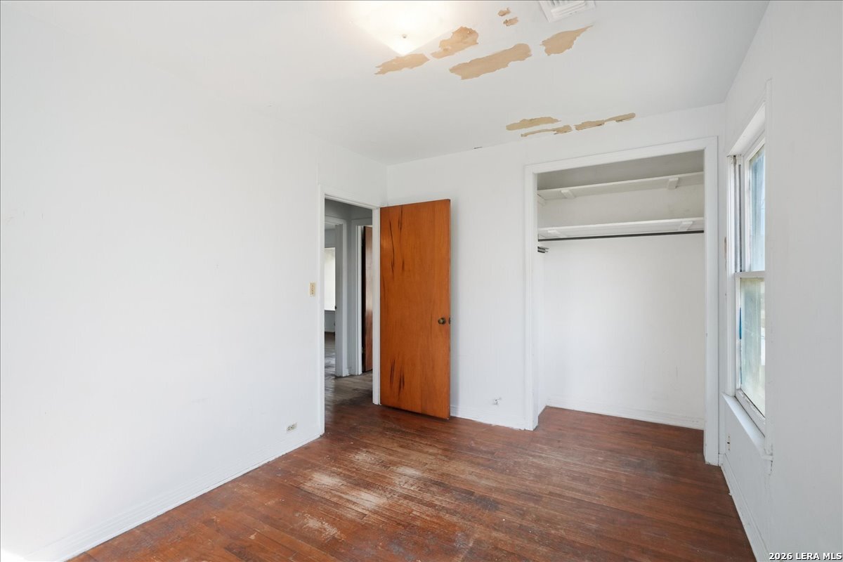 112 Charles Street George West TX 78022